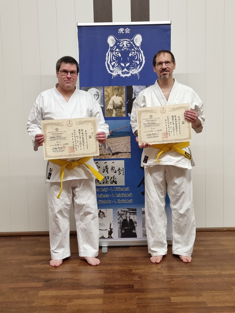 Kobudō-Prüfung erfolgreich abgelegt